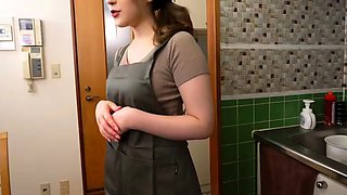 Amateur Asian does doggystyle with boyfriend