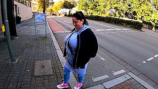 Amateur BBW Kristin with glasses masturbates