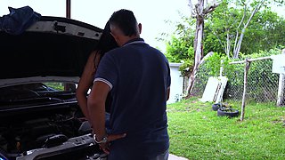 My car breaks down and a guy helps me with the problem