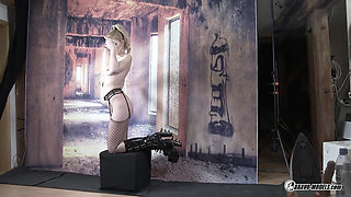 Izzy Delphine - 03 - Photoshoot Backstage