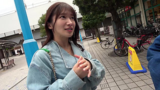 Part 1 [Swimming instructor who invites you with a beautiful butt] An older sister who wants to take a walk while putting on the remote control rotor! Thrilling fun, moaning voices that keep climacking! Feel it in the back and get hooked on the toy! Sexua