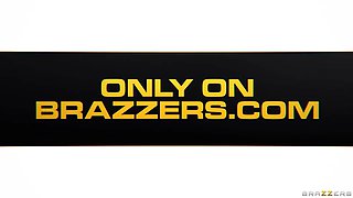 Jordi enp heads to meet his father for the first ever time and gets a footjob from his stepmother Luna Star - brazzers