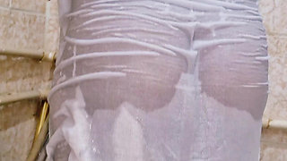 Indian Desi aunty bathing video