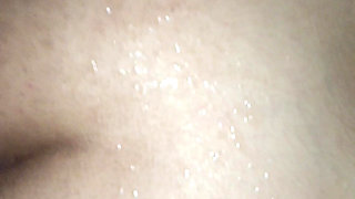 Desi Bhabhi Ko Bathroom Me Nahate Hue Dekha Aur Lund Chusaya