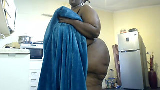Thick BBW Teases Pussy with Vibrator & Can’t Handle Giant Dildo