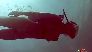 Nude girl underwater erotic video