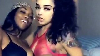 Ebony Amateur Lesbians Kissing and Squirting