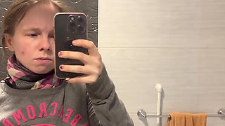 Razor Slides Into My Pussy