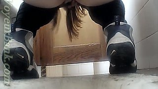 Some dirty teen amateur pussy of a white chick in the toilet