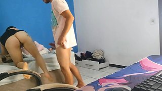 Hot wife receives PC technician neighbor and pays with pix