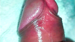 Hot handjob, close up of the cum splashed and lost in the absence of a mouth