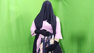 Indian Beautiful Muslim Housewife