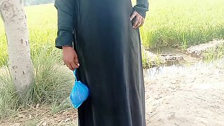 Muslim Randi Girl Road Pa Khari Ho Ker Logon Se Chodwa Rahi Thi Ne Bhi Chod Dala Aur Gand Phar Di