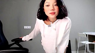 Mix Korean babe is cute and sexy
