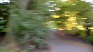 Petite Amie Amateur Fait Une Pipe Risquee Dans Un Parc