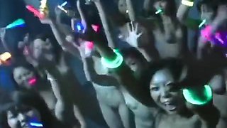 japanese naked girls dance on the stage