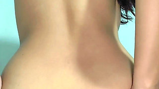 Talks on Cell Phone with Her Stepmom While Boyfriend Gives Her a Ass Fuck
