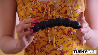 She Found The Perfect Place To Get Gaped By Her Boss