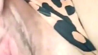 MILF Tremendo Chocho Jugoso Con Clitoris Grande Usando Juguetes En Primer Plano