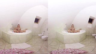 Nikky Dream Plays in the Tub