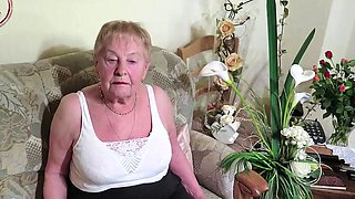 OMAGEIL Fat busty mature likes to show her tits and pussy