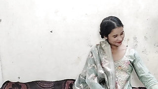 Desi ko saman dene ke bahane jabar dasti pela