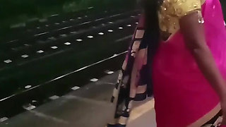 TRAIN TOILET VALI BHABHI Desi bhabhi ko desi ladke ne zam kar choda