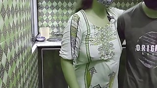 Indian Desi Aunty Kitchen Mai Kam Kr Rahi Thi Pati Ny A K Gand Pakar Li Aur Bohat Chudai Ki Gand Phar D Hindi Audio Xxxxx Sex