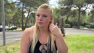 Queen, 20 years old, sublime beginner in X! - Jacquie et Michel TV