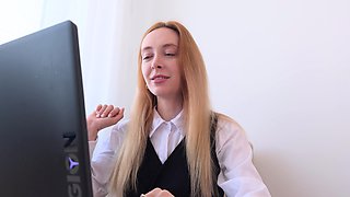 The Most Beautiful Girl in the Office Suddenly Noticed You
