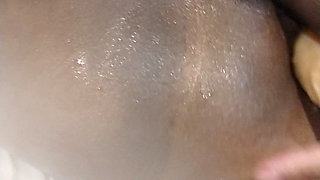 Showing Pussy Squirting in Siririca
