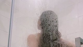 Sexy teen babe fingering her hot pussy in solo masturbation