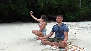 MEDITATION ON THE BEACH, DEEP ORAL JOB FROM A STRANGER!