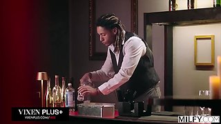 Lauren Phillips And Ashley Alexander - Curvy And Blonde Hottie Devour Bartenders Bbc