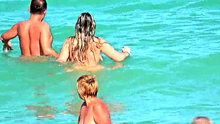 Shameless amateur fisted on a public beach