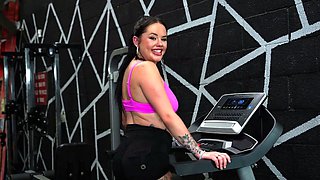 Fucking thick personal trainer at the gym