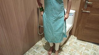 Bhabhi After Hot Bath Desi Girl Urine with Hindi Audio