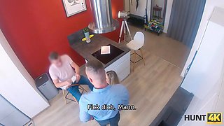 Hunt4k. teenager in strengen anzug und sexy dessous zeigt ihre sexuellen fähigkeiten