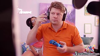 Horny latina babe pussydrilled by gamer