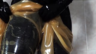 Amateur Foot Fetish Girlfriend Sucks and gives a Footjob