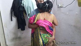 Desi couple Aishwarya Bhabhi gets it on while wearing a saree