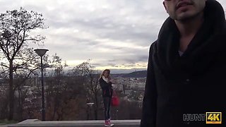 Hunt4k. a la pelirroja le gusta dar sexo por dinero frente a su novio