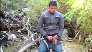 Espiando um macho latino amador se masturbando at o orgasmo