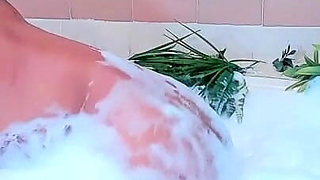 Foam Butt Shake