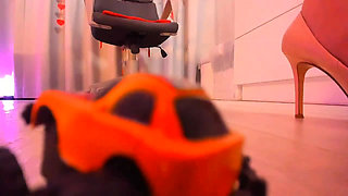 Let's play cars. Do you like to play giants?