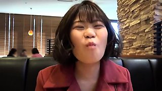 Cumming Squirting And Peeing!? When Her Pussy Is Caressed,