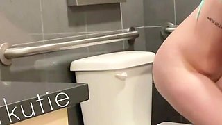 This desperate pee made me super horny!
