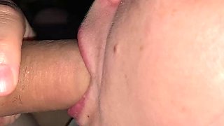 Filled the beautys mouth with sperm, which he couldnt stand and sperm poured on his lips