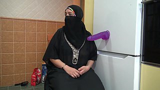 Saudi Arab Cuckold Wife Wants Big Dicks