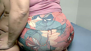 She Wears Tight Leggings to Show off Her Curves in Public Chat.